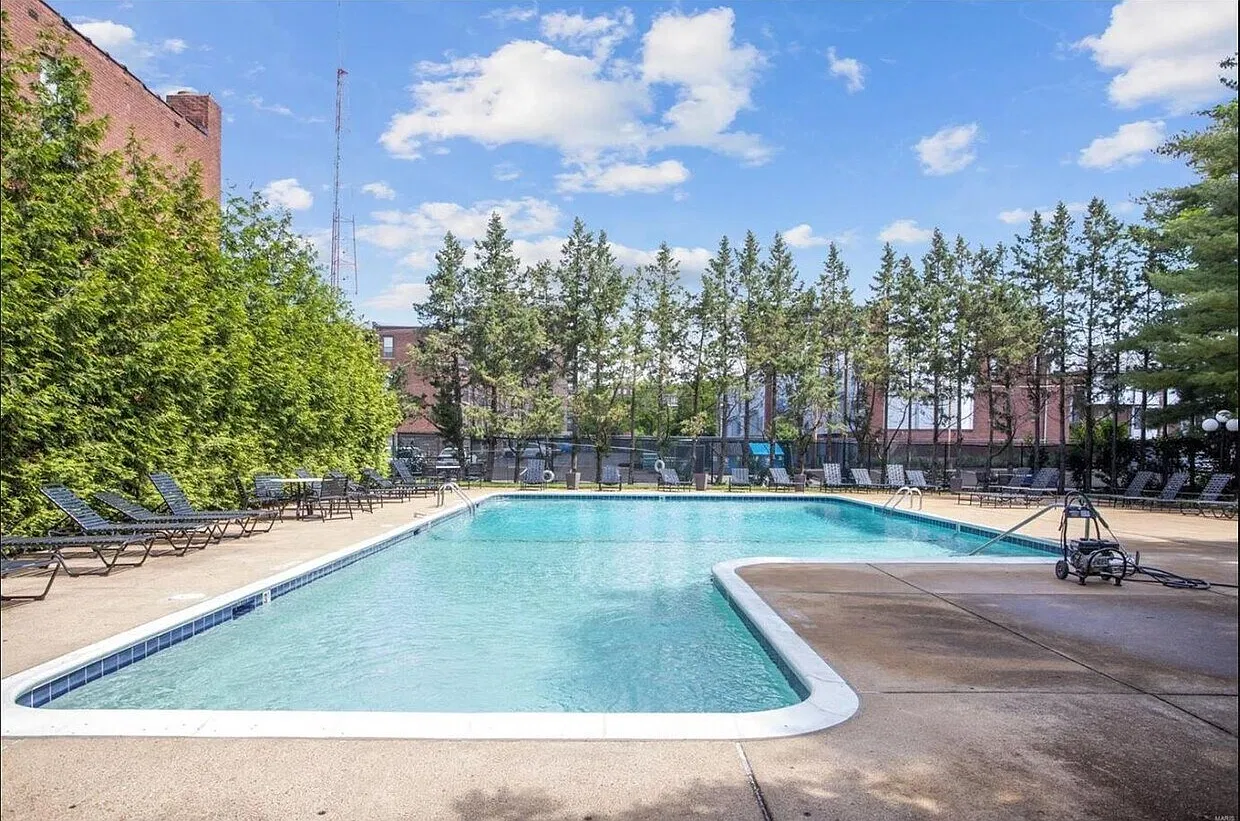 3 bed, 2500 sqft, $2,295 — Photo 3