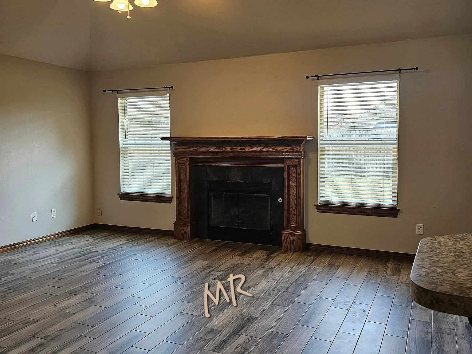 3 bed, 2.0 bath, 1406 sqft, $1,645 — Photo 2