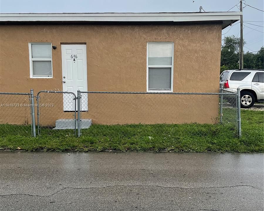 1st image of 646 NW 14th Ter