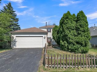 14 Harrison Ln, Streamwood, IL 60107