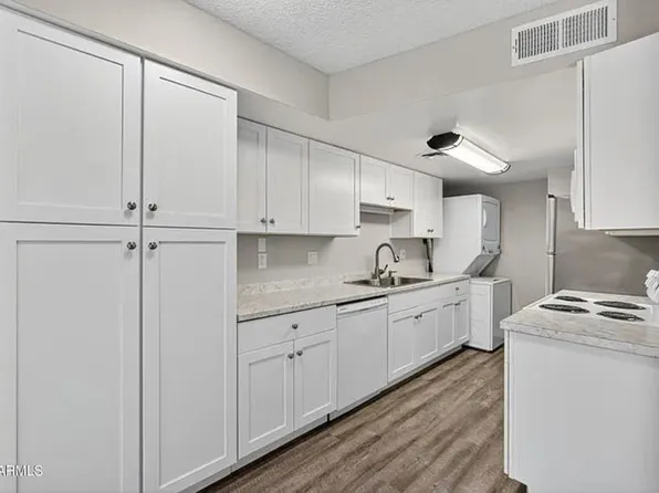 860 E Brown Rd, Mesa, AZ