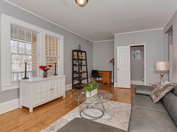 Share living space at 301 plymouth side B ($325 per week)