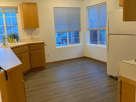 Kitchen with nook