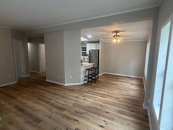 3rd image of 247 Parkwood Rd
