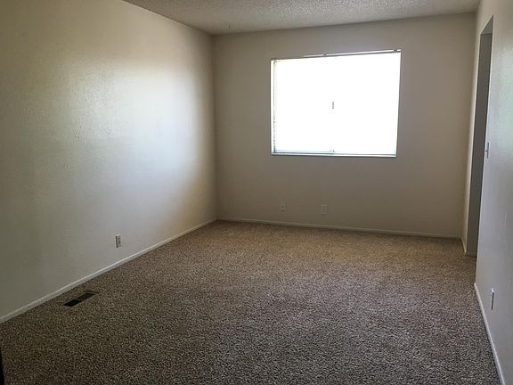 5th image of 585 E Carmel Dr
