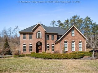 2 Stonegate Dr, Hurricane, WV 25526
