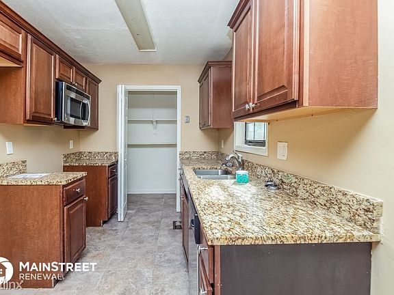 5th image of 3011 Randolph Ct NE