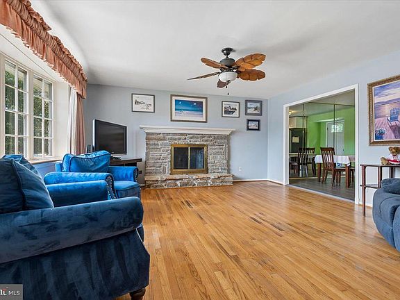 5th image of 212 E Timonium Rd