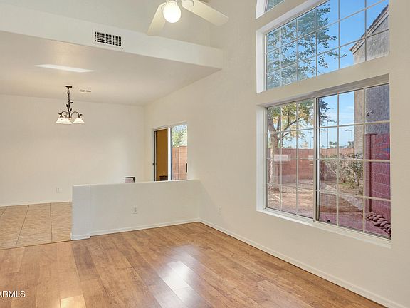 4th image of 17606 N 17TH Place #1021