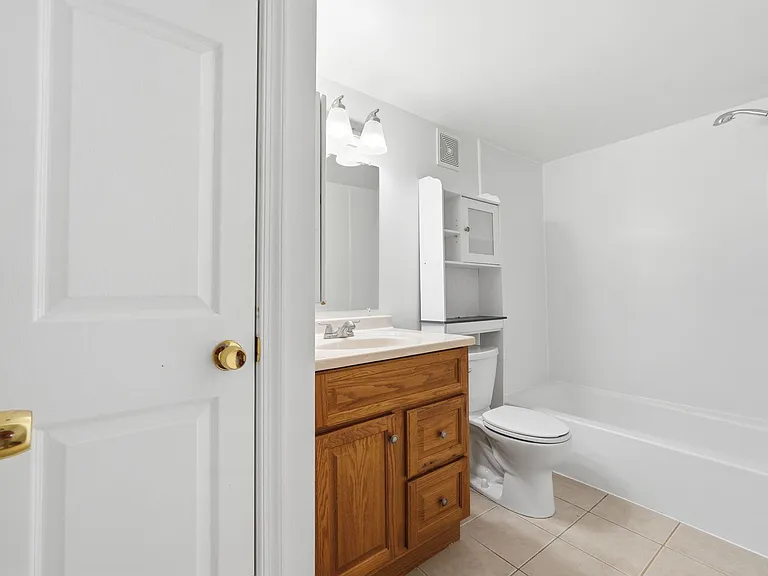 5578 Burnside Dr #5 — Photo 21