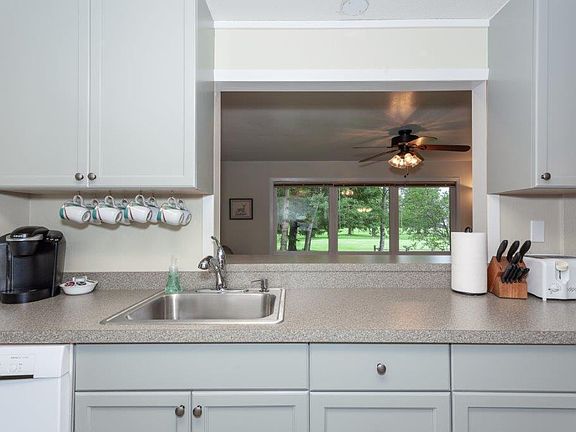 4th image of 690 River Bend Dr