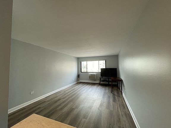 5th image of 607 W Wrightwood Ave APT 606