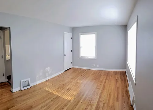 4926 N. 61st St. - *$500 Rent Credit If Moved In By 10/1* Spacious 3 Bedroom 2 Bath Single Family... — Photo 4