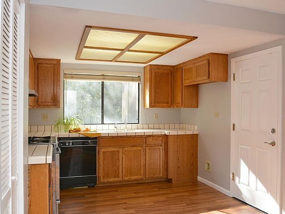 5th image of 246 Country Club Ln