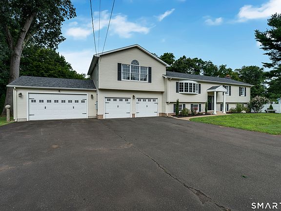 2nd image of 31 Stone Hedge Drive