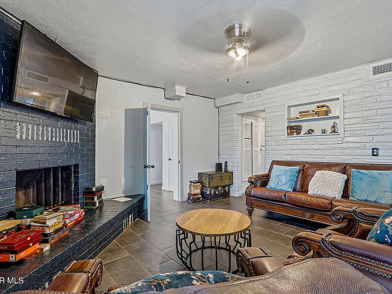 5912 Delta Dr — Photo 9