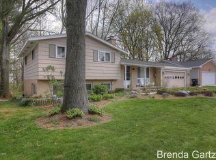 5284 Christie Ave SE, Kentwood, MI 49508