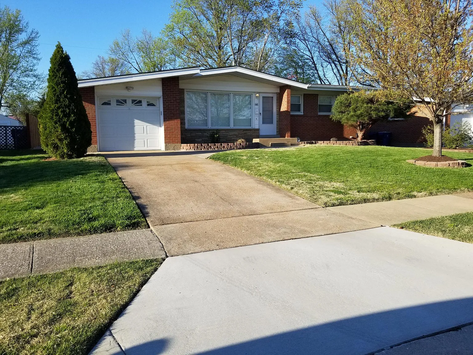 2 bed, 975 sqft, $1,620 — Photo 2