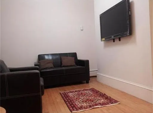 3 bed, 1060 sqft, $4,250 — Photo 4