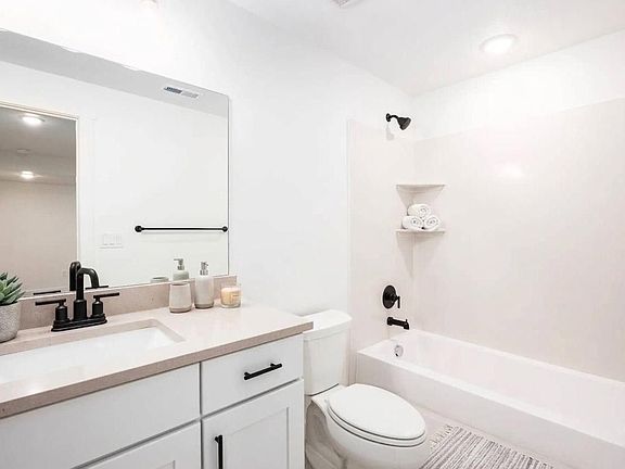 5th image of 3068 Clover Ct #310