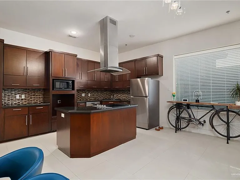 1304 E Pineridge Ave #B — Photo 2