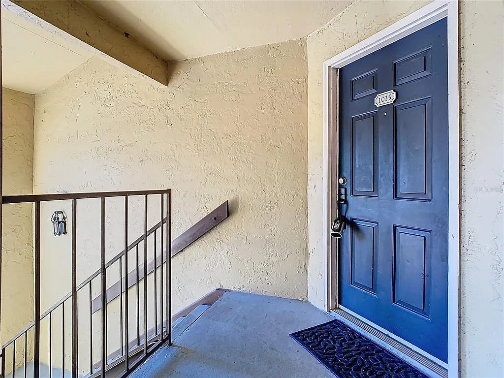 2 bed, 2.0 bath, 1028 sqft, $1,690 — Photo 2