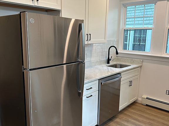 2nd image of 246 Gano St APT 1