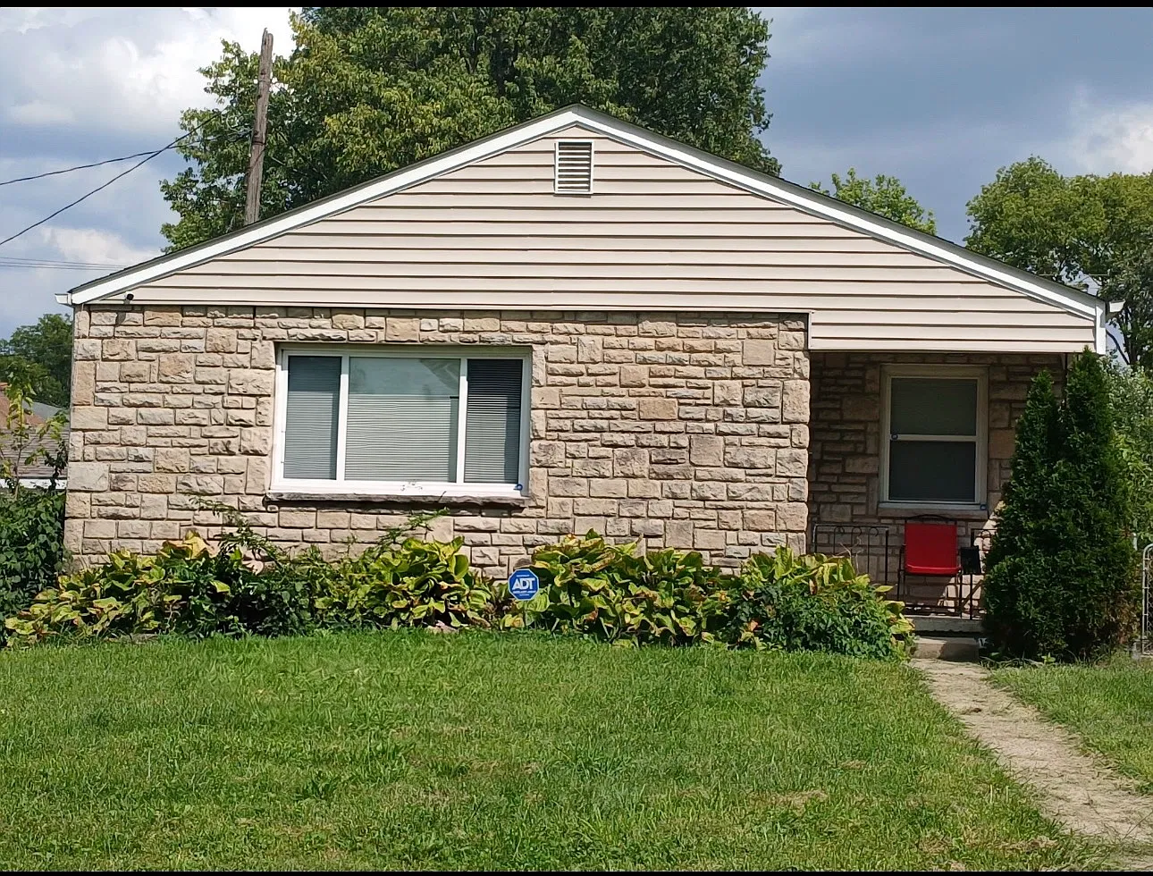 3 bed, 1.5 bath, 1290 sqft, $1,650 — Photo 1