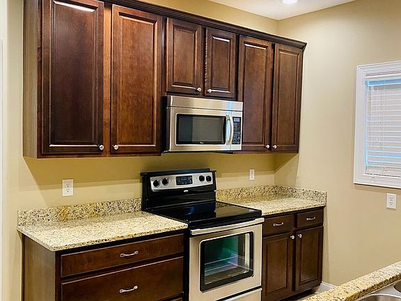 5th image of 43 Dunham Cir