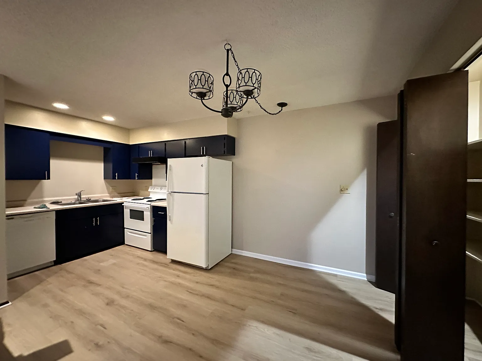 2 bed, 1000 sqft, $1,550 — Photo 3