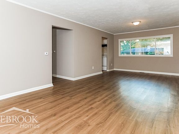 4th image of 2440 Archwood St