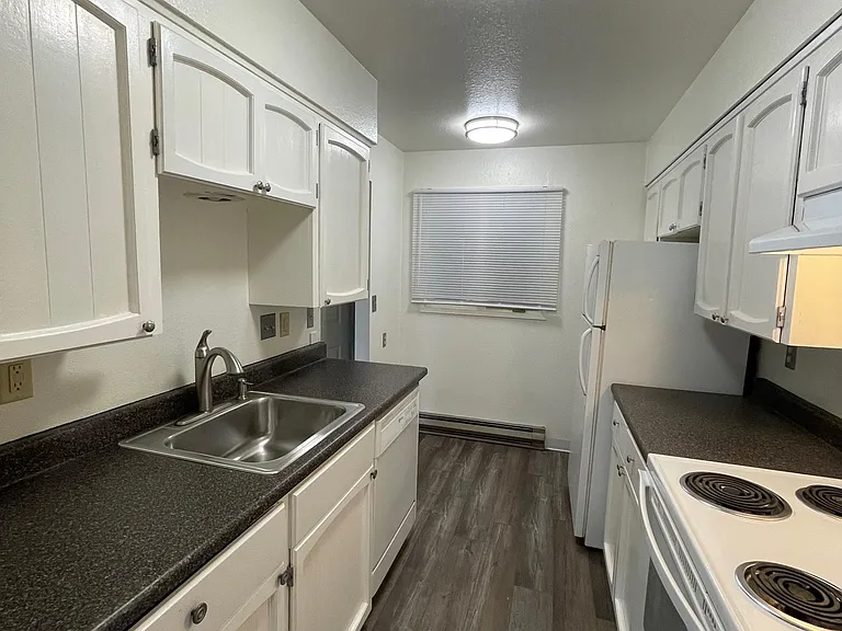 1004 E South St #6 — Photo 21