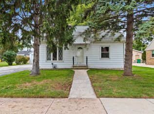 1030 Hickory Hill Dr, Green Bay, WI 54304