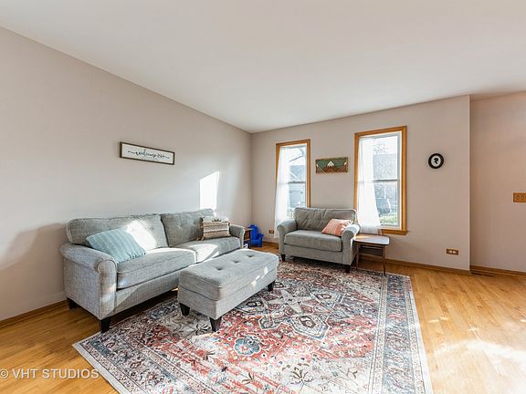 3rd image of 86 Cambridge Dr