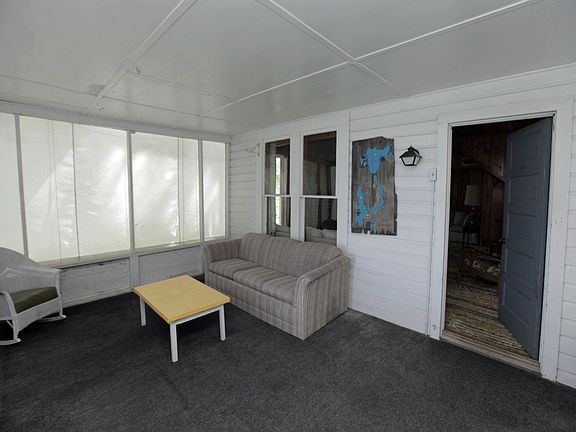 2nd image of 2828 Manhattan Blvd