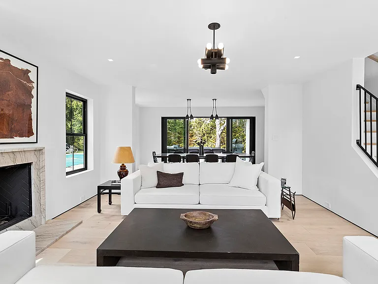 8 Farmstead Ln — Photo 12