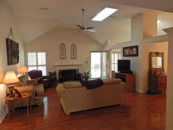 5th image of 2182 Whitehall Dr NE