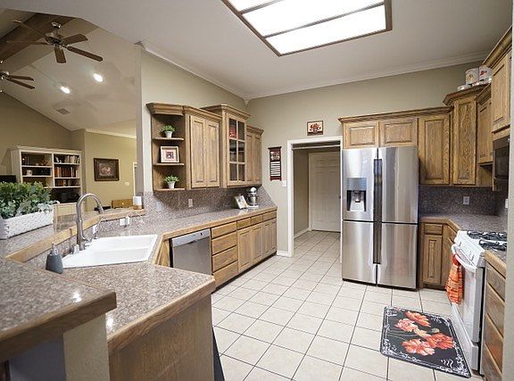 4th image of 4703 Melville Dr