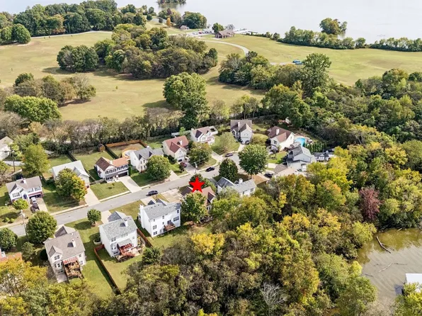 160 Waters Edge Ln, Hendersonville, TN 37075