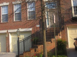 2417 Cypress Green Ln, Herndon, VA 20171