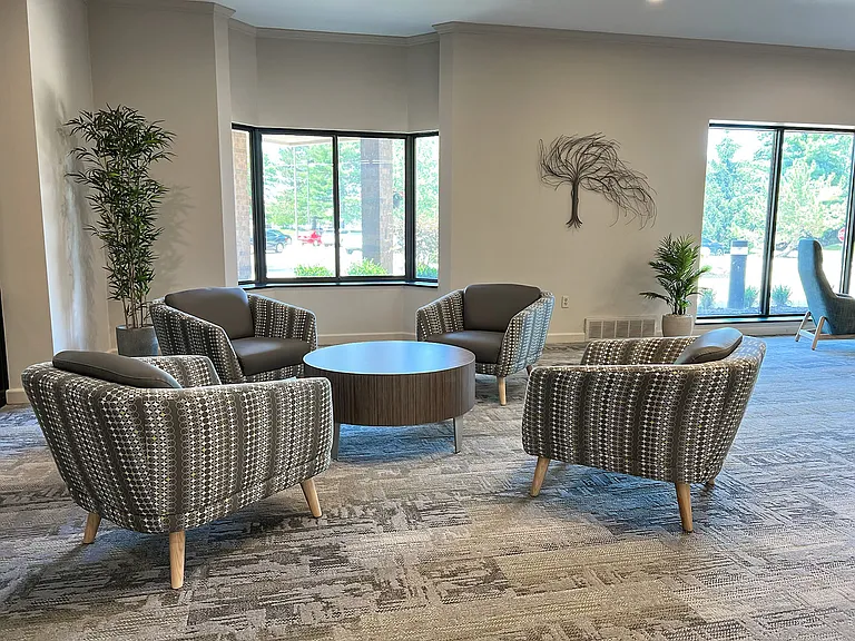Four Seasons Apartments — Photo 40