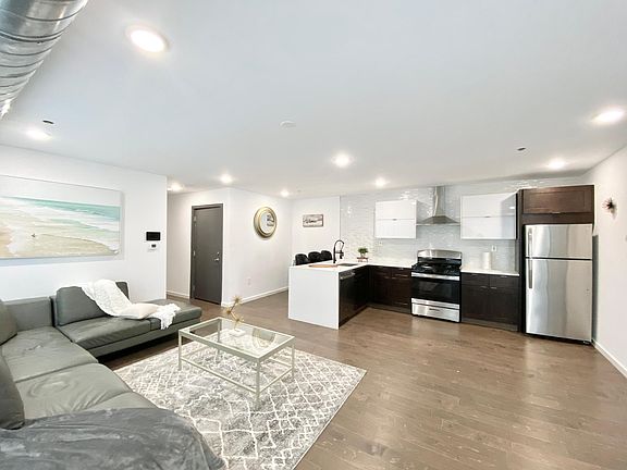 2nd image of 1233 N Franklin St #3O