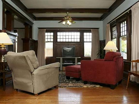 2nd image of 909 W Margaret St
