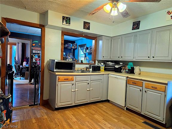 5th image of 515 Wirt St