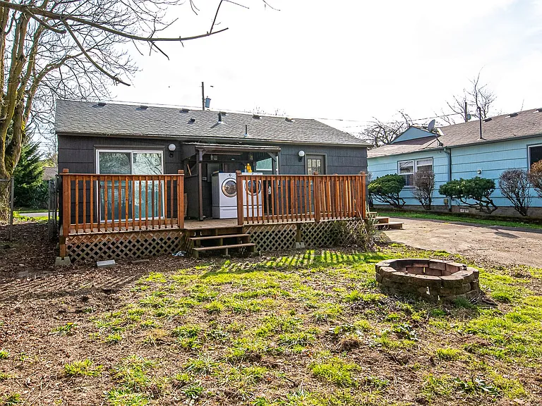 3033 N Halleck St — Photo 4
