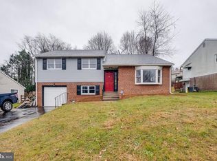6 Red Oak Rd, Oreland, PA 19075