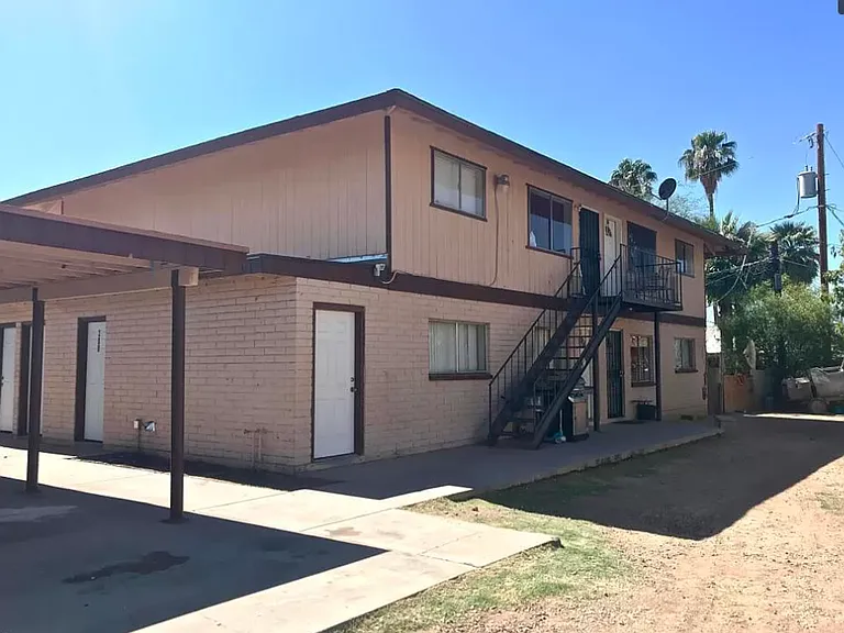 200 S Doran — Photo 3