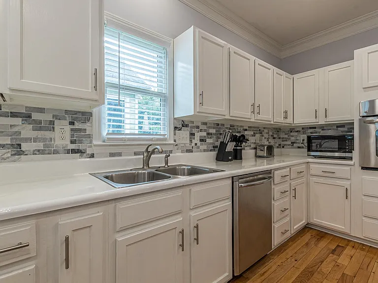 1912 E Farris Ave — Photo 15