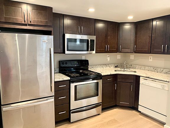 Premium kitchen with soft close cabinets and granite countertops