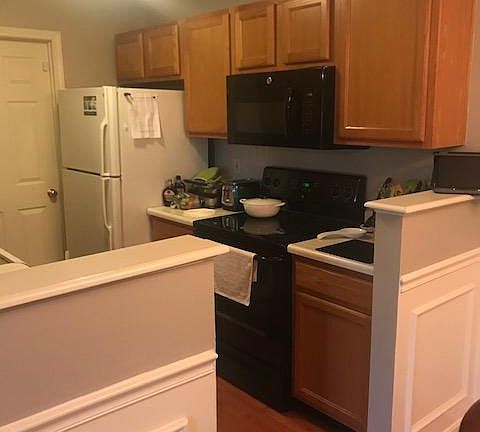3rd image of 7317 Chatham Ct